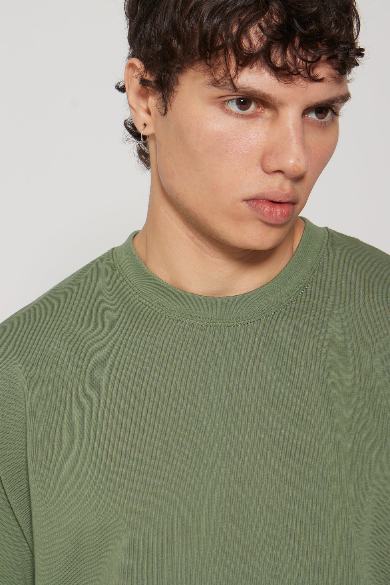 RELAXED FIT MILITARY GREEN