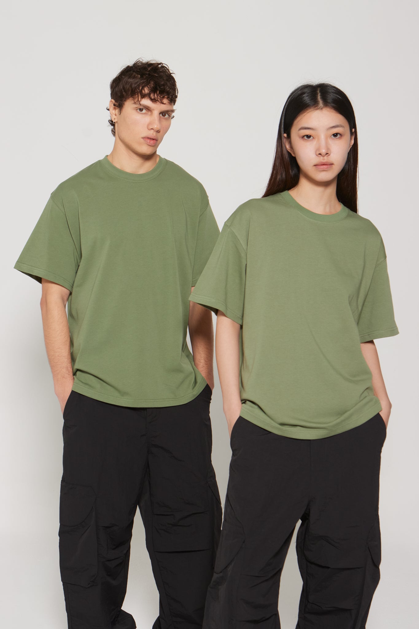 RELAXED FIT MILITARY GREEN