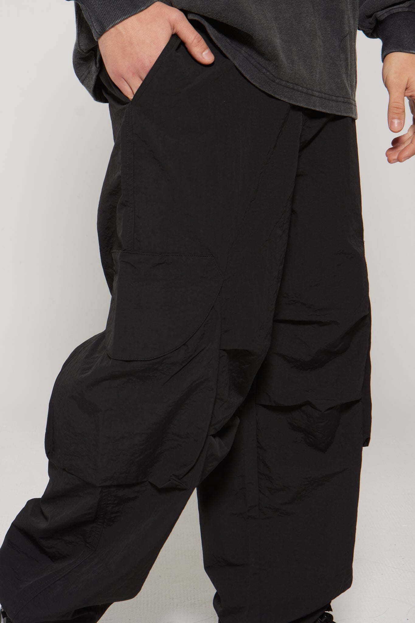 CARGO OVERSIZED TEC PANTS